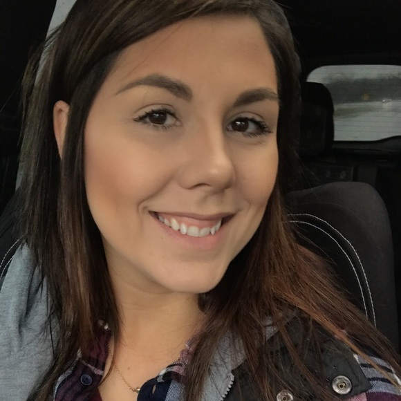 Meet your Posher, Niki - Picture 1 of 2